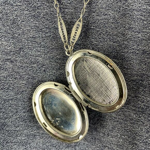Vintage 1928 Necklace and Locket - Picture 3 of 7